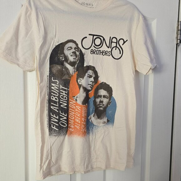 the jonas brothers 2023 tour concert t-shirt - Picture 1 of 3